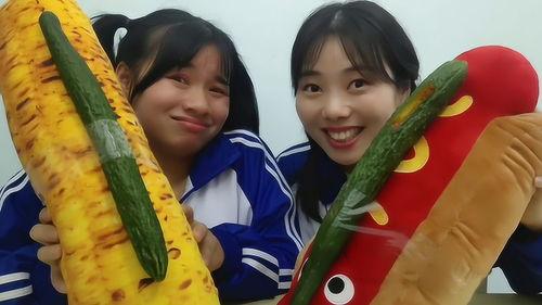 整蛊朋友吃瓜视频,笑料百出！朋友吃瓜视频整蛊大揭秘