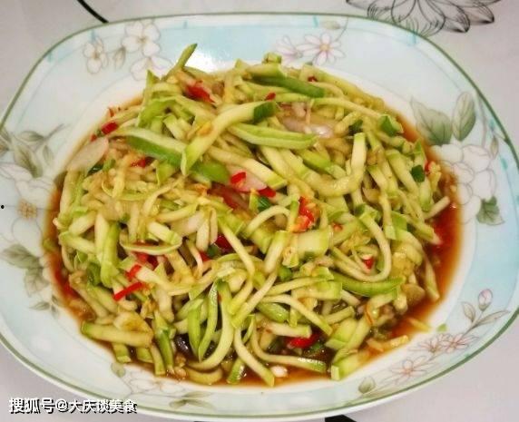 小茭瓜怎么炒着吃视频教程,小茭瓜炒制教程，简单易学，色香味俱全